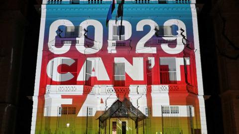 Se ha bautizado a la COP29 como la COP de la financiación. Según un grupo internacional de investigadores en financiación climática, sería necesario movilizar 2,4 billones de dólares para 2030 para los países emergentes (excluyendo China) para programas de transición energética justa, adaptación y resiliencia, pérdidas y daños y conservación y restauración de la naturaleza.

Para más información del tema, visita: https://www.eleconomista.com.mx/arteseideas/cop29-esperar-cumbre-climatica-20241108-733472.html

¡Síguenos en nuestras redes sociales para mantenerte informado!

Twitter: https://twitter.com/eleconomista 
Facebook: https://www.facebook.com/ElEconomista.mx
Instagram: https://www.instagram.com/eleconomistamx
LinkedIn: https://www.linkedin.com/company/el-economista/

#ElEconomista #EETV