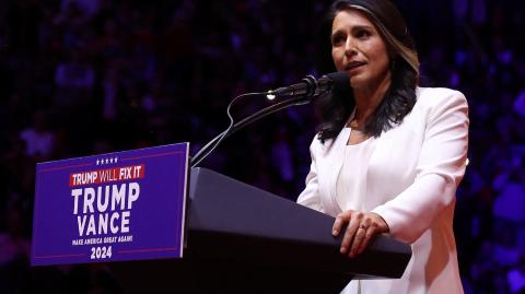 Tulsi Gabbard habla durante un mitin de Donald Trump, en el Madison Square Garden de Nueva York, el 27 de octubre pasado.