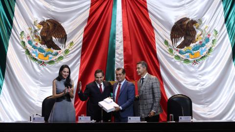 El gobierno mexicano anticipa que la economía conseguirá un crecimiento puntual de 2.5% el año próximo entre un rango que va de 2% a 3%, según los Criterios Generales de Política Económica 2025 presentados ante el Congreso.