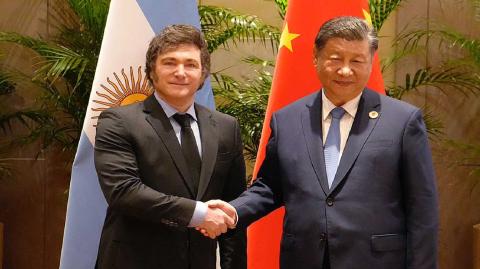 Las declaraciones se dieron luego de una reunión entre Xi y su par argentino, Javier Milei, al margen de la cumbre de líderes del G20 que se celebra en Río de Janeiro.

Para más información del tema, visita: https://www.eleconomista.com.mx/internacionales/lideres-china-y-argentina-dicen-buscaran-ampliar-relaciones-comerciales-20241119-734852.html

¡Síguenos en nuestras redes sociales para mantenerte informado!

Twitter: https://twitter.com/eleconomista 
Facebook: https://www.facebook.com/ElEconomista.mx
Instagram: https://www.instagram.com/eleconomistamx
LinkedIn: https://www.linkedin.com/company/el-economista/

#ElEconomista #EETV