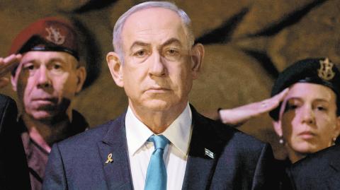 Estados Unidos "rechaza categóricamente" la decisión de la Corte Penal Internacional de emitir pedidos de captura contra el primer ministro israelí Benjamin Netanyahu y su exministro de Defensa Yoav Gallant, declaró la Casa Blanca este jueves.

Para más información del tema, visita: https://www.eleconomista.com.mx/internacionales/eu-sale-defensa-netanyahu-y-rechaza-categoricamente-orden-captura-cpi-20241121-735198.html

Twitter: https://twitter.com/eleconomista   
Sitio web: https://www.eleconomista.com.mx/   
Facebook: https://www.facebook.com/ElEconomista.mx
  
#ElEconomista #Israel  #EETV