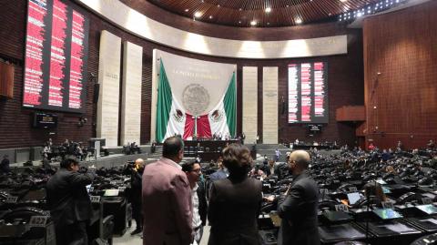 Con 332 votos a favor y 119 en contra, las y los diputados, en su mayoría de Morena, el PT y PVEM, avalaron en lo general y particular la reforma para eliminar el INAI, el IFT, la Cofece, la CRE, MEJOREDU, la CNH y el CONEVAL.

Para más información del tema, visita: https://www.eleconomista.com.mx/politica/diputados-concretan-extincion-siete-autonomos-crean-materia-competencia-t-mec-20241121-735264.html

¡Síguenos en nuestras redes sociales para mantenerte informado!

Twitter: https://twitter.com/eleconomista 
Facebook: https://www.facebook.com/ElEconomista.mx
Instagram: https://www.instagram.com/eleconomistamx
LinkedIn: https://www.linkedin.com/company/el-economista/

#ElEconomista #EETV