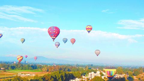 El Festival del Globo en León no solo es una oportunidad para experimentar el vuelo, sino también para disfrutar de actividades terrestres.