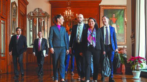 El equipo de analistas de Fitch, se reunió con la presidenta de México, Claudia Sheinbaum, en Palacio Nacional.