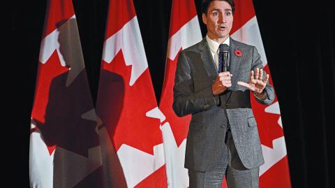 FILE PHOTO: Canada’s Prime Minister Justin Trudeau gives remarks at a fundraiser at the Fairmont Hotel in Vancouver, British Columbia, Canada November 8, 2024.  REUTERS/Jennifer Gauthier/File Photo