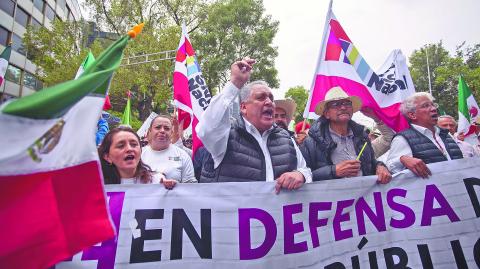 El FCN es liderado por el experredista, Guadalupe Acosta Naranjo, y personajes como Leonardo Valdés Zurita, exconsejero presidente del IFE, lo integran. FOTO: ANDREA MURCIA /CUARTOSCURO.COM