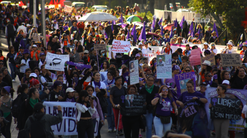 Contingentes, activistas y ciudadanas salen a las calles este 25 de noviembre con motivo del Día Internacional de la Eliminación de la Violencia en Contra de la Mujer.