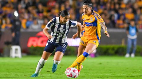 Jugadoras de Rayadas del Monterrey y de Tigres de la UANL