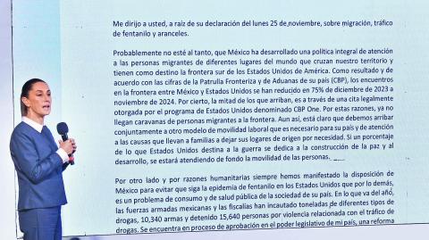 CIUDAD DE MÉXICO, 26NOVIEMBRE2024.- Claudia Sheinbaum, presidenta de México, durante la conferencia matutina mostró la carta dirigida a Donald Trump, presidente electo de Estados Unidos, en la que indicó que la imposición de aranceles a productos mexicanos no es la ruta para eliminar la migración ni el tráfico de fentanilo.
FOTO: MARIO JASSO/CUARTOSCURO.COM