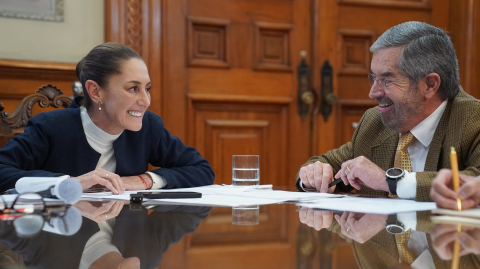 Claudia Sheinbaum, presidenta de México, en compañía del secretario de Relaciones Exteriores, Juan Ramón de la Fuente, conversó vía telefónica con el presidente electo de Estados Unidos, Donald Trump.