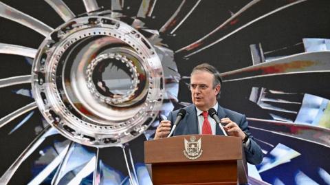 El Secretario de Economía Marcelo Ebrard en la inauguración de la ampliación de una planta para construir motores de avión de la empresa francesa Safran. Foto: X.com/m_ebrard