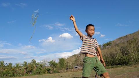 Casi la mitad de la población en situación de pobreza en América Latina son niños y adolescentes menores de 17 años. De acuerdo con cifras de la Cepal en 2023 este grupo etario representó el 40.6% del total de pobres.