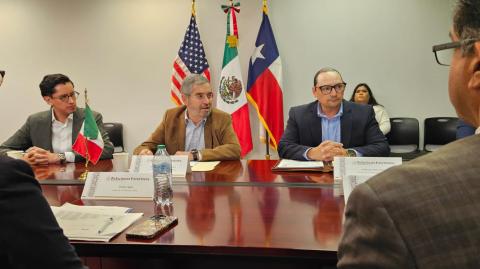 Juan Ramón de la Fuente durante su visita de trabajo al Consulado de México en Dallas, Texas. Foto: X.com/SRE