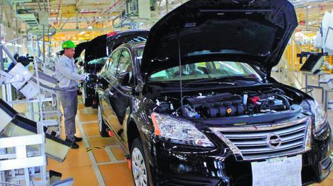 ARCHIVO. Una planta de ensamblaje de autos ligeros de Nissan en Aguascalientes, MÈxico. REUTERS/Henry Romero