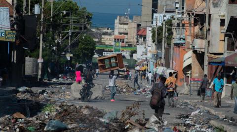 El secretario general de la ONU, Antonio Guterres, condenó los hechos "aterradores" ocurridos durante el fin de semana en Puerto Príncipe y pidió a las autoridades que lleven a los responsables ante la justicia.

Para más información del tema, visita: https://www.eleconomista.com.mx/internacionales/gobierno-haiti-condena-masacre-dejo-180-muertos-puerto-principe-20241209-737584.html

¡Síguenos en nuestras redes sociales para mantenerte informado!

Twitter: https://twitter.com/eleconomista 
Facebook: https://www.facebook.com/ElEconomista.mx
Instagram: https://www.instagram.com/eleconomistamx
LinkedIn: https://www.linkedin.com/company/el-economista/

#ElEconomista #EETV