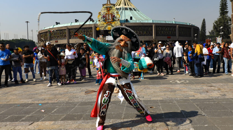 Millones de fieles visitaron la Basílica de Guadalupe, para cantar las mañanitas a la virgen.
