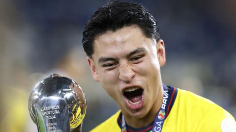 Ramón Juárez celebrando el tricampeonato del América