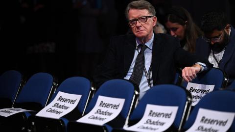 Peter Mandelson, la prensa británica le apodó "príncipe de las Tinieblas" por su reputación de encantador pero despiadado entre bastidores.