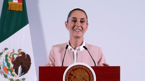 La presidenta de la República aseguró que habrá acuerdo con Donald Trump, presidente electo de Estados Unidos, en todos los temas de la relación bilateral.

Para más información del tema, visita: https://www.eleconomista.com.mx/politica/habra-intervencion-eu-mexico-responde-sheinbaum-amenaza-declarar-carteles-terroristas-20241223-739427.html

¡Síguenos en nuestras redes sociales para mantenerte informado!

Twitter: https://twitter.com/eleconomista 
Facebook: https://www.facebook.com/ElEconomista.mx
Instagram: https://www.instagram.com/eleconomistamx
LinkedIn: https://www.linkedin.com/company/el-economista/

#ElEconomista #EETV