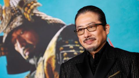 Hiroyuki Sanada asistiendo a la alfombra roja de "Shogun" de FX en el teatro Academy de Los Ángeles.