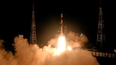 This handout photograph taken and released  on December 30, 2024 by the Indian Space Research Organisation (ISRO) shows the launch of the ISRO PSLV-C60 rocket carrying two SpaDeX satellites SDX01 (Chaser) and SDX02 (Target) from the Satish Dhawan Space Centre in Sriharikota. (Photo by Handout / Indian Space Research Organisation (ISRO) / AFP) / RESTRICTED TO EDITORIAL USE - MANDATORY CREDIT "AFP PHOTO /  HANDOUT / INDIAN SPACE RESEARCH ORGANISATION (ISRO)" - NO MARKETING NO ADVERTISING CAMPAIGNS - DISTRIBUTED AS A SERVICE TO CLIENTS