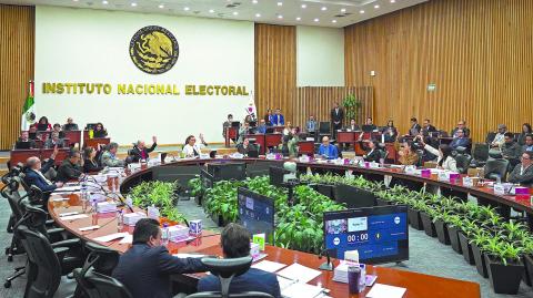 La sesión del INE ayer 30 de diciembre, inició pasadas las 22:30 horas. FOTO: ROGELIO MORALES /CUARTOSCURO.COM