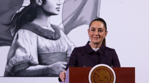 Durante la conferencia de prensa matutina de este jueves, la titular del Ejecutivo defendió la política exterior mexicana como un acto de solidaridad y responsabilidad compartid

Para más información del tema, visita: https://www.eleconomista.com.mx/politica/claudia-sheinbaum-adelanta-reunion-cancilleres-atencion-migracion-20250102-740324.html

¡Síguenos en nuestras redes sociales para mantenerte informado!

Twitter: https://twitter.com/eleconomista 
Facebook: https://www.facebook.com/ElEconomista.mx
Instagram: https://www.instagram.com/eleconomistamx
LinkedIn: https://www.linkedin.com/company/el-economista/

#ElEconomista #EETV