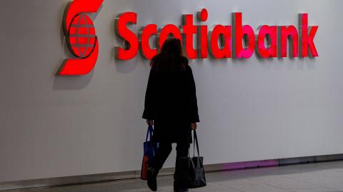 La compra de Scotiabank Colombia por Davivienda es una de las transacciones más grandes del sector en Colombia. REUTERS/Carlos Osorio