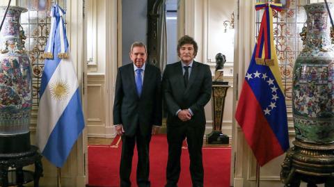 El líder opositor venezolano, Edmundo Gonzalez Urrutia, junto al presidente argenitno Javier Milei.