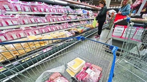 People buy groceries at a supermarket in Buenos Aires on September 19, 2024. (Photo by STRINGER / AFP)