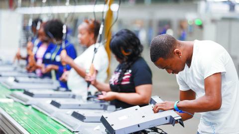 La creación de empleos en Estados Unidos fue mayor al esperado por el mercado, un dato que apoya que la economía se está recuperando. REUTERS/Chris Keane/File Photo