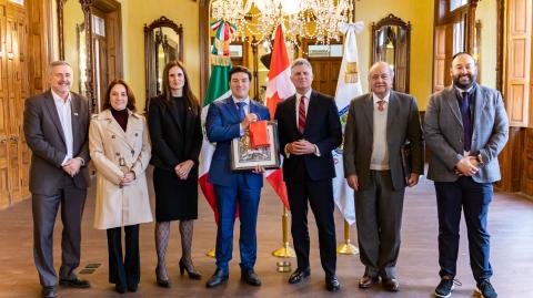 El gobernador de Nuevo León, Samuel Alejandro García Sepúlveda recibió en Palacio de Gobierno al embajador de Canadá en México, Cameron MacKay.