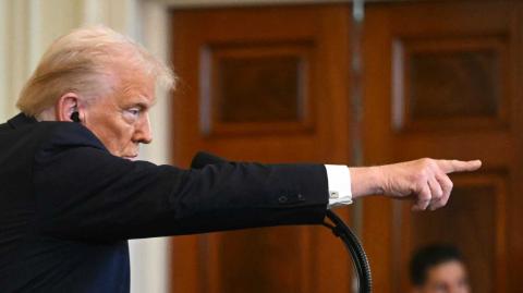 El índice de aprobación de Donald Trump, ha bajado ligeramente en los últimos días a medida que más estadounidenses se preocupan por la dirección de la economía de Estados Unidos mientras el líder republicano amenaza a una serie de países con aranceles, según una encuesta de Reuters/Ipsos.

Para más información del tema, visita: https://www.eleconomista.com.mx/internacionales/aprobacion-trump-baja-44-estadounidenses-preocupan-economia-20250219-747013.html

¡Síguenos en nuestras redes sociales para mantenerte informado!

Twitter: https://twitter.com/eleconomista 
Facebook: https://www.facebook.com/ElEconomista.mx
Instagram: https://www.instagram.com/eleconomistamx
LinkedIn: https://www.linkedin.com/company/el-economista/

#ElEconomista #EETV