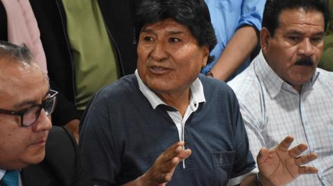 Morales, de 65 años, está enfrentado con Luis Arce, su exministro y hoy adversario, a quien acusa de desatar una "persecución jurídica" para "proscribirlo" de las elecciones presidenciales