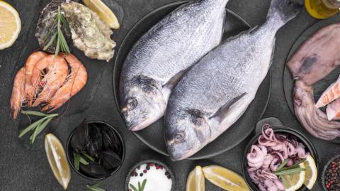 Pescados y mariscos frescos.