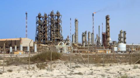 En agosto, Libia perdió más de la mitad de su producción de petróleo, unos 700,000 barriles diarios, y se interrumpieron las exportaciones en varios puertos