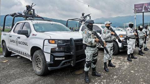 Miles de habitantes de una veintena de comunidades en la sierra de Zacatecas, al norte de México, se vieron obligadas a abandonar sus hogares en 2021 por las extorsiones, robos y desapariciones del crimen organizado. Tras un fuerte despliegue militar y enfrentamientos para retirar a los cárteles, desde 2023 la mayoría han podido regresar, pero mantienen el temor y la desconfianza. 

¡Síguenos en nuestras redes sociales para mantenerte informado! 

Twitter: https://twitter.com/eleconomista 
Facebook: https://www.facebook.com/ElEconomista.mx 
Instagram: https://www.instagram.com/eleconomistamx 
LinkedIn: https://www.linkedin.com/company/el-economista/ 

#ElEconomista #EETV  #DW