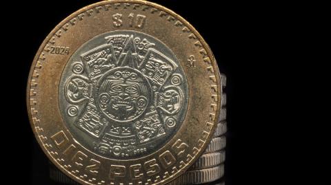 El tipo de cambio registró pocos cambios en un mercado cauteloso que espera por datos económicos clave y noticias sobre la relación comercial entre EU y China.

Para más información del tema, visita: https://www.eleconomista.com.mx/mercados/precio-dolar-hoy-29-abril-2025-cuanto-cerro-20250429-756939.html

¡Síguenos en nuestras redes sociales para mantenerte informado!

Twitter: https://twitter.com/eleconomista 
Facebook: https://www.facebook.com/ElEconomista.mx
Instagram: https://www.instagram.com/eleconomistamx
LinkedIn: https://www.linkedin.com/company/el-economista/

#ElEconomista #EETV
