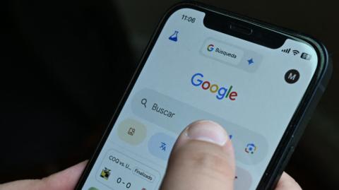 El Gobierno estadounidense pidió a un juez federal que ordene el desmantelamiento del negocio de publicidad en internet del gigante tecnológico Google, después de ser declarado culpable de prácticas monopolísticas.
Para más información del tema, visita: https://www.eleconomista.com.mx
¡Síguenos en nuestras redes sociales para mantenerte informado!
Twitter: https://twitter.com/eleconomista
Facebook: https://www.facebook.com/ElEconomista.mx
Instagram: https://www.instagram.com/eleconomistamx
LinkedIn: https://www.linkedin.com/company/el-economista/
#ElEconomista #EETV