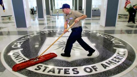 El Washington Post detalló este viernes que la administración del presidente Donald Trump comunicó a los congresistas que el recorte de empleos en la CIA se llevará a cabo a lo largo de varios años.

Para más información del tema, visita: https://www.eleconomista.com.mx/internacionales/cia-planea-recortar-1-200-empleos-linea-presupuesto-austero-eu-20250502-757445.html

¡Síguenos en nuestras redes sociales para mantenerte informado!

Twitter: https://twitter.com/eleconomista 
Facebook: https://www.facebook.com/ElEconomista.mx
Instagram: https://www.instagram.com/eleconomistamx
LinkedIn: https://www.linkedin.com/company/el-economista/

#ElEconomista #EETV