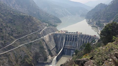 Presa de Baglihar, también conocida como Proyecto Hidroeléctrico de Baglihar, en el río Chenab que fluye desde la Cachemira india hacia Pakistán.