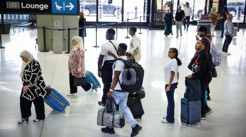 Tras el primer incidente, la FAA anunció el miércoles la restricción de las llegadas y las salidas en Newark, uno de los aeropuertos más transitados de Estados Unidos.