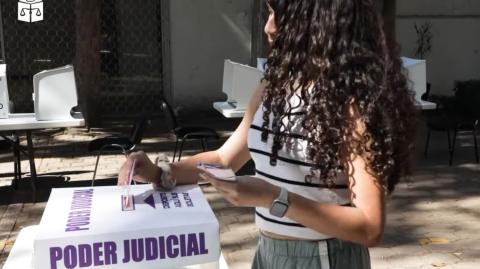 Simulacro de votación para las elecciones judiciales.