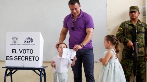 Daniel Noboa emitía su voto en las elecciones pasadas.