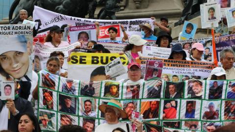 "Este 10 de mayo, en el cual nada tenemos que celebrar, también marchamos y gritamos los nombres de las Madres que ya no están en vida para tenerlas presentes y recordar a las autoridades que para ellas no hubo Verdad ni Justicia".

Para más información del tema, visita: https://www.eleconomista.com.mx/politica/justicia-resultados-madres-buscadoras-exigen-sheinbaum-romper-pacto-impunidad-20250510-758505.html 

¡Síguenos en nuestras redes sociales para mantenerte informado!

Twitter: https://twitter.com/eleconomista 
Facebook: https://www.facebook.com/ElEconomista.mx
Instagram: https://www.instagram.com/eleconomistamx
LinkedIn: https://www.linkedin.com/company/el-economista/

#ElEconomista #EETV