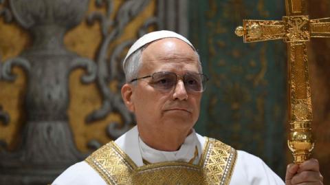 Las declaraciones del nuevo líder de la Iglesia católica, el primer papa estadounidense, son seguidas de cerca tras su elección el jueves.

Para más información del tema, visita: https://www.eleconomista.com.mx/arteseideas/leon-xiv-robert-prevost-explica-origen-nombre-papal-20250510-758516.html 

¡Síguenos en nuestras redes sociales para mantenerte informado!

Twitter: https://twitter.com/eleconomista 
Facebook: https://www.facebook.com/ElEconomista.mx
Instagram: https://www.instagram.com/eleconomistamx
LinkedIn: https://www.linkedin.com/company/el-economista/

#ElEconomista #EETV
