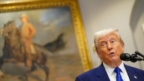 El presidente estadounidense partió este lunes rumbo a Oriente Medio para un viaje de varios días con escala en Catar.

Para más información del tema, visita: https://www.eleconomista.com.mx/internacionales/trump-dice-seria-estupido-rechazar-avion-ofrecido-catar-20250512-758674.html

¡Síguenos en nuestras redes sociales para mantenerte informado!

Twitter: https://twitter.com/eleconomista 
Facebook: https://www.facebook.com/ElEconomista.mx
Instagram: https://www.instagram.com/eleconomistamx
LinkedIn: https://www.linkedin.com/company/el-economista/

#ElEconomista #EETV