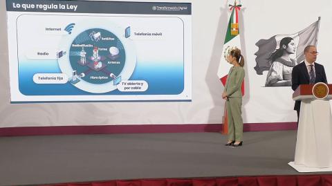 El titular de la Agencia de Transformación Digital y Telecomunicaciones confirmó la eliminación de la modificación del artículo 109 de la Ley Federal de Telecomunicaciones como parte de un nuevo marco normativo que busca garantizar la conectividad de al menos 15 millones de personas que hoy no tienen acceso efectivo a Internet.

Para más información del tema, visita: https://www.eleconomista.com.mx/politica/gobierno-presenta-ley-federal-telecomunicaciones-modificacion-articulo-20250514-759013.html

¡Síguenos en nuestras redes sociales para mantenerte informado!

Twitter: https://twitter.com/eleconomista 
Facebook: https://www.facebook.com/ElEconomista.mx
Instagram: https://www.instagram.com/eleconomistamx
LinkedIn: https://www.linkedin.com/company/el-economista/

#ElEconomista #EETV