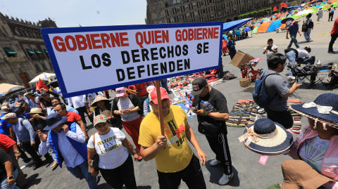 Plantón de la CNTE en el Zócalo de la Ciudad de México en el Día del Maestro.