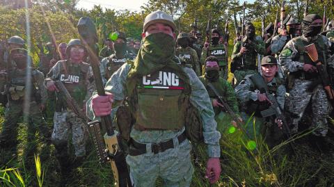 Revelan que cárteles contrabandean crudo a EU e involucran empresas legales estadounidenses. 

Para más información del tema, visita: https://www.eleconomista.com.mx/politica/alertan-sobre-posible-pacto-chapitos-cjng-20250515-759348.html 

Twitter: https://twitter.com/eleconomista   
Sitio web: https://www.eleconomista.com.mx/   
Facebook: https://www.facebook.com/ElEconomista.mx   
 
#ElEconomista#EETV